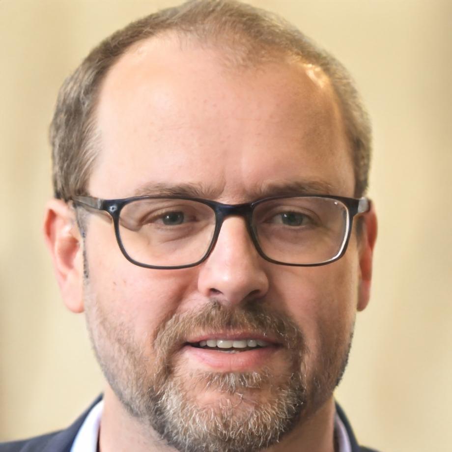 Portrait de Théophile Bourcier, expert en finance d'entreprise